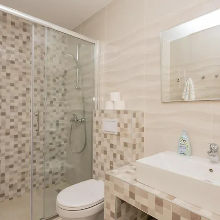 Awesome Apartment In Rogotin With Wifi Appartement