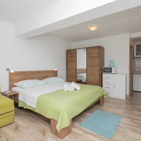 Awesome Apartment In Rogotin With Wifi Appartement