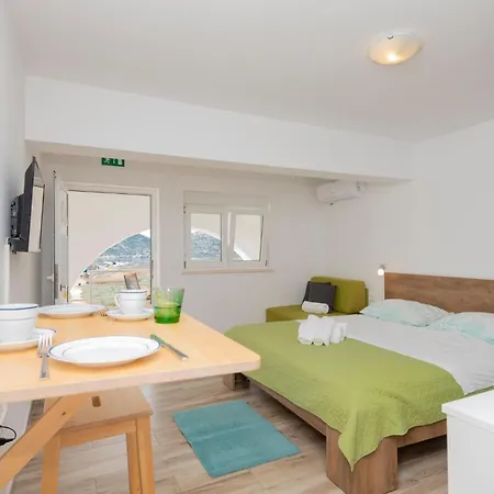 Awesome Apartment In Rogotin With Wifi Appartement